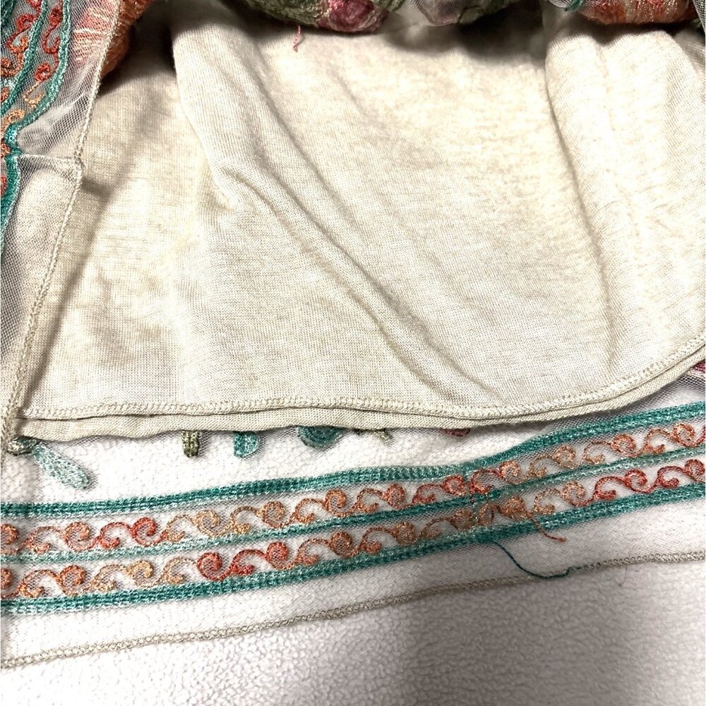 Womens Beige Tunic Top With Sheer Embroidered Floral Hem Size M Cottage Artwear - Picture 6 of 6